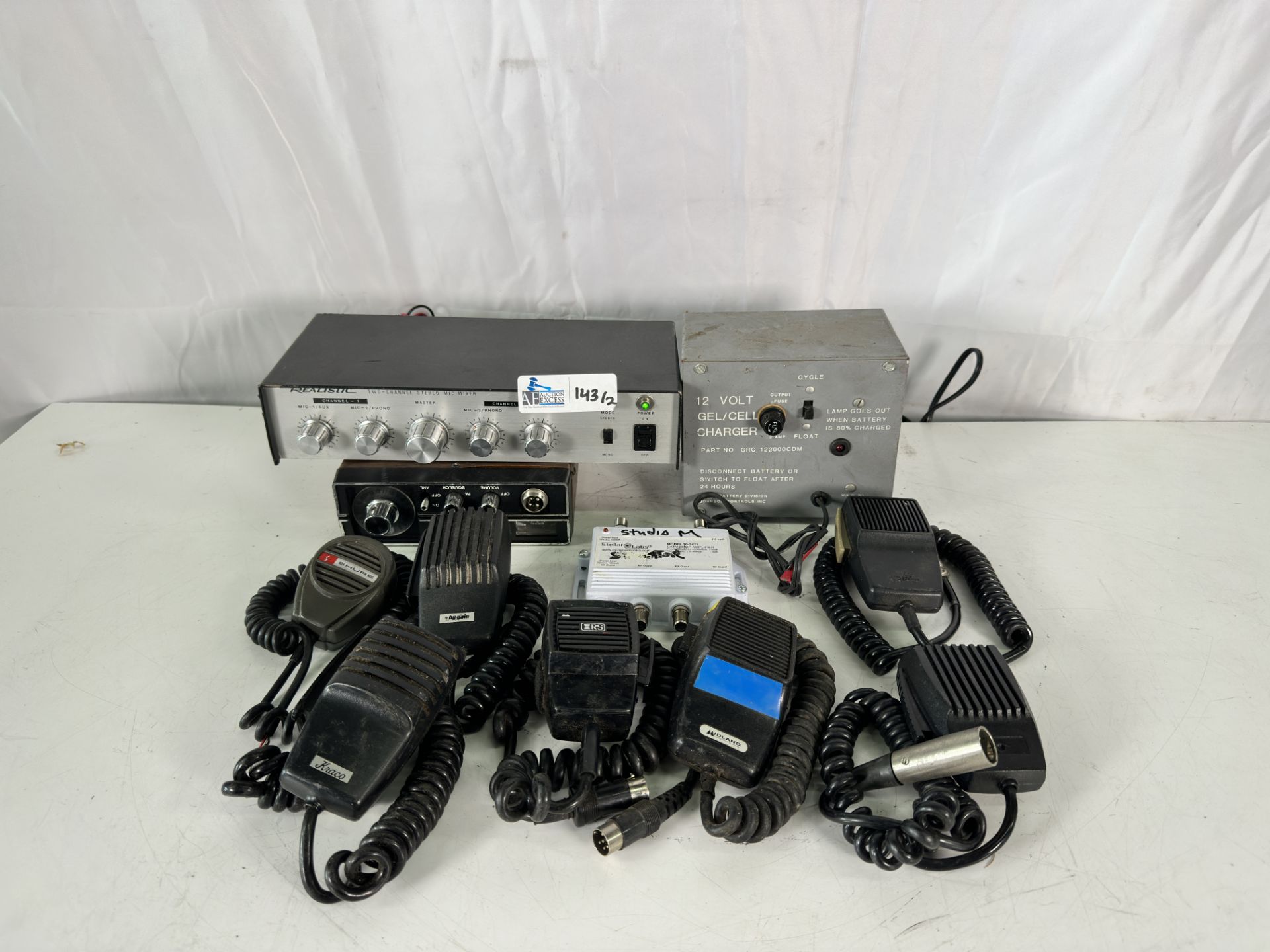 Lot of Radio + Hand Mics, Stellar Labs 30-2471 15dB Out CATV/Antenna Drop Amplifier, Vintage Kraco C