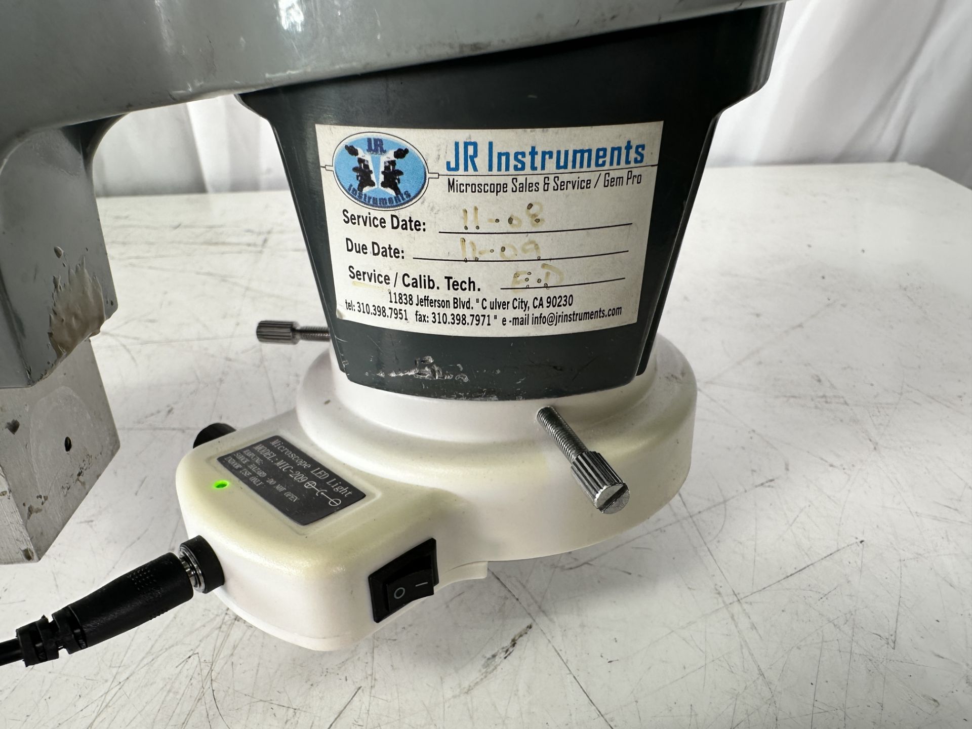 American Optical 569 Star Stereo Zoom Microscope w/ Arm, Base and Eyepieces - Image 9 of 20