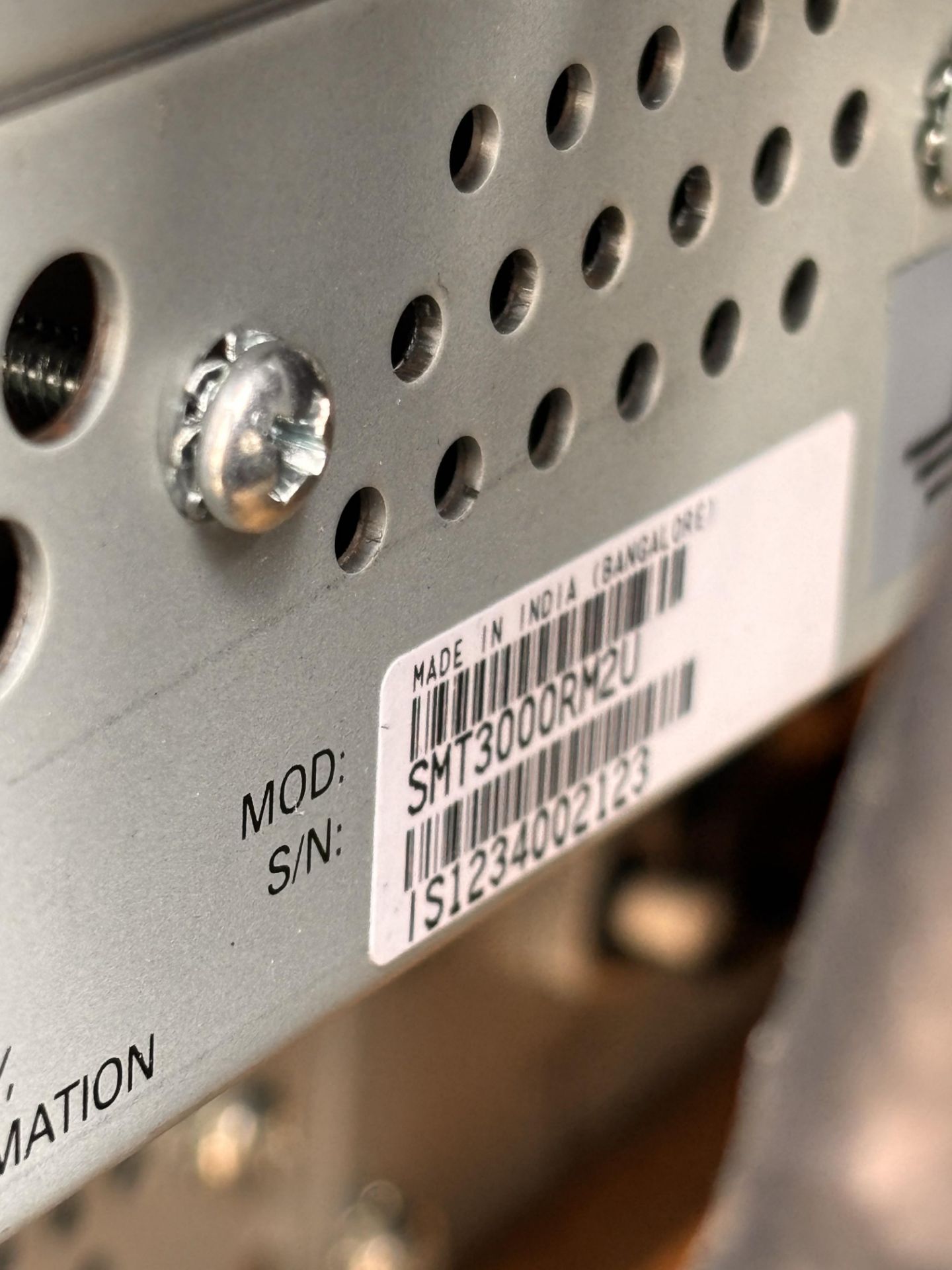 APC SMT3000RM2U Smart-UPS 3000VA Rackmount UPS w/ Schneider AP9640 Network Management Card 3 - Image 3 of 10