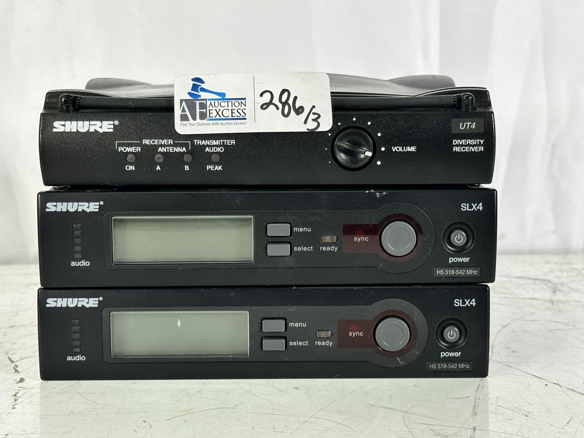 Lot of 3 Shure Receivers (2) Shure SLX4 H5 Receivers, Shure UT4-FN Receiver - Image 2 of 3