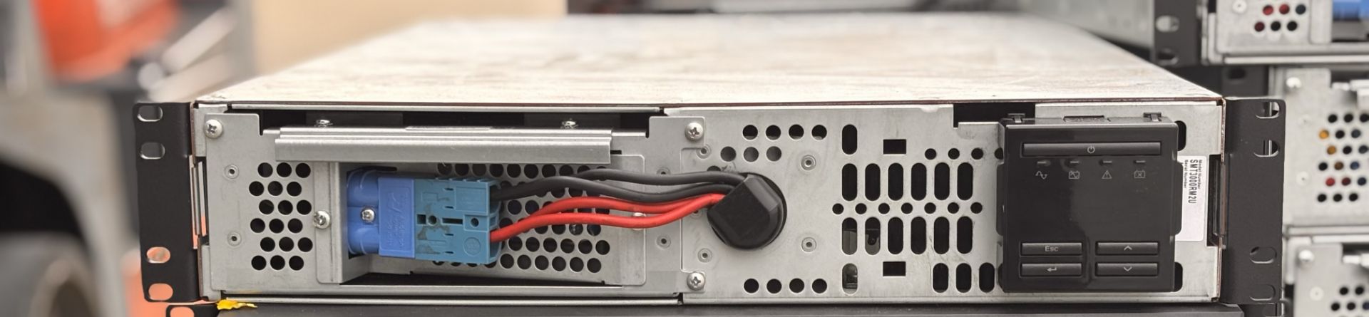 APC SMT3000RM2U Smart-UPS 3000VA Rackmount UPS'