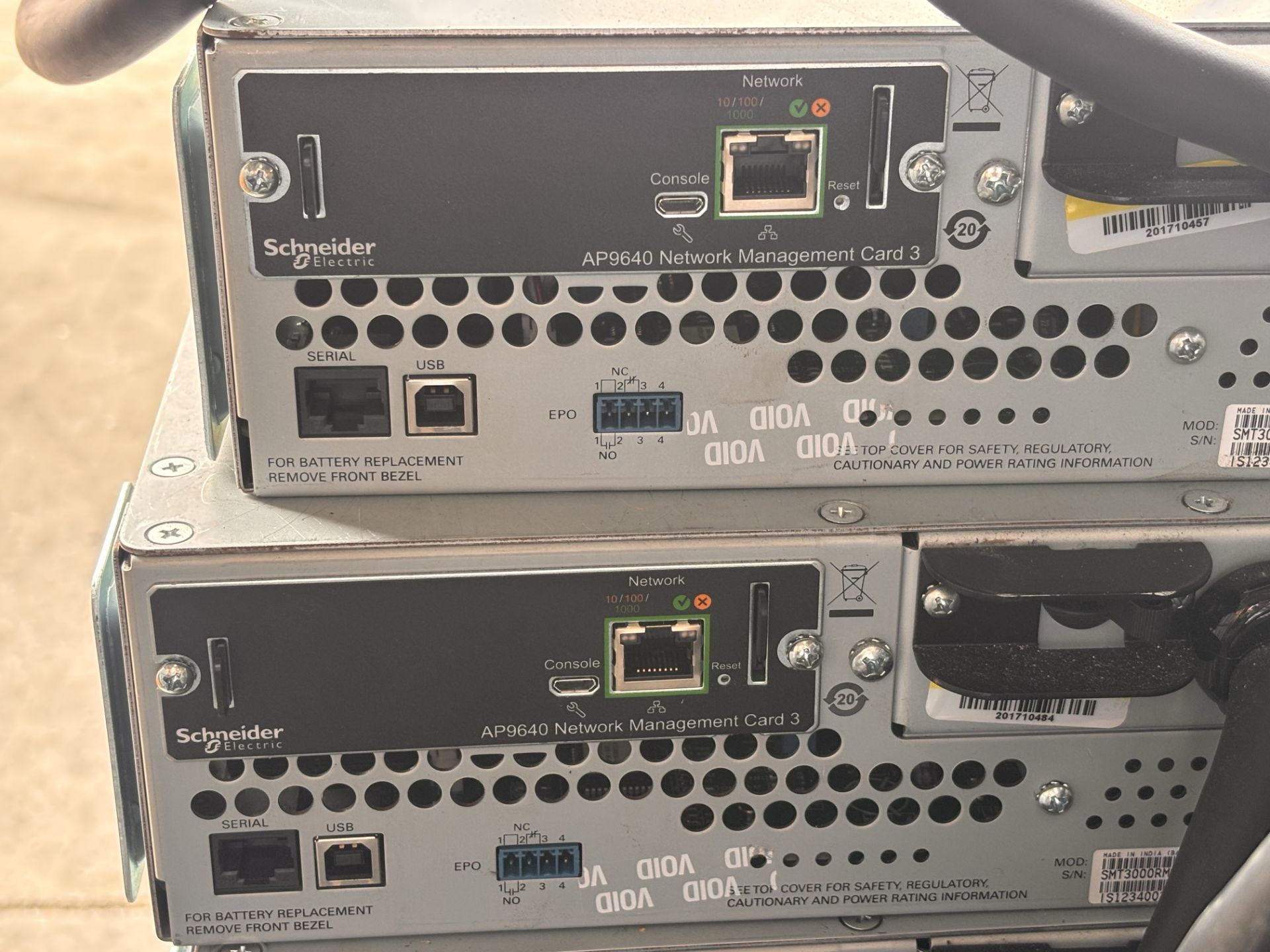 Lot of 2 APC SMT3000RM2U Smart-UPS 3000VA Rackmount UPS' w/ Schneider AP9640 Network Management Card - Image 3 of 13