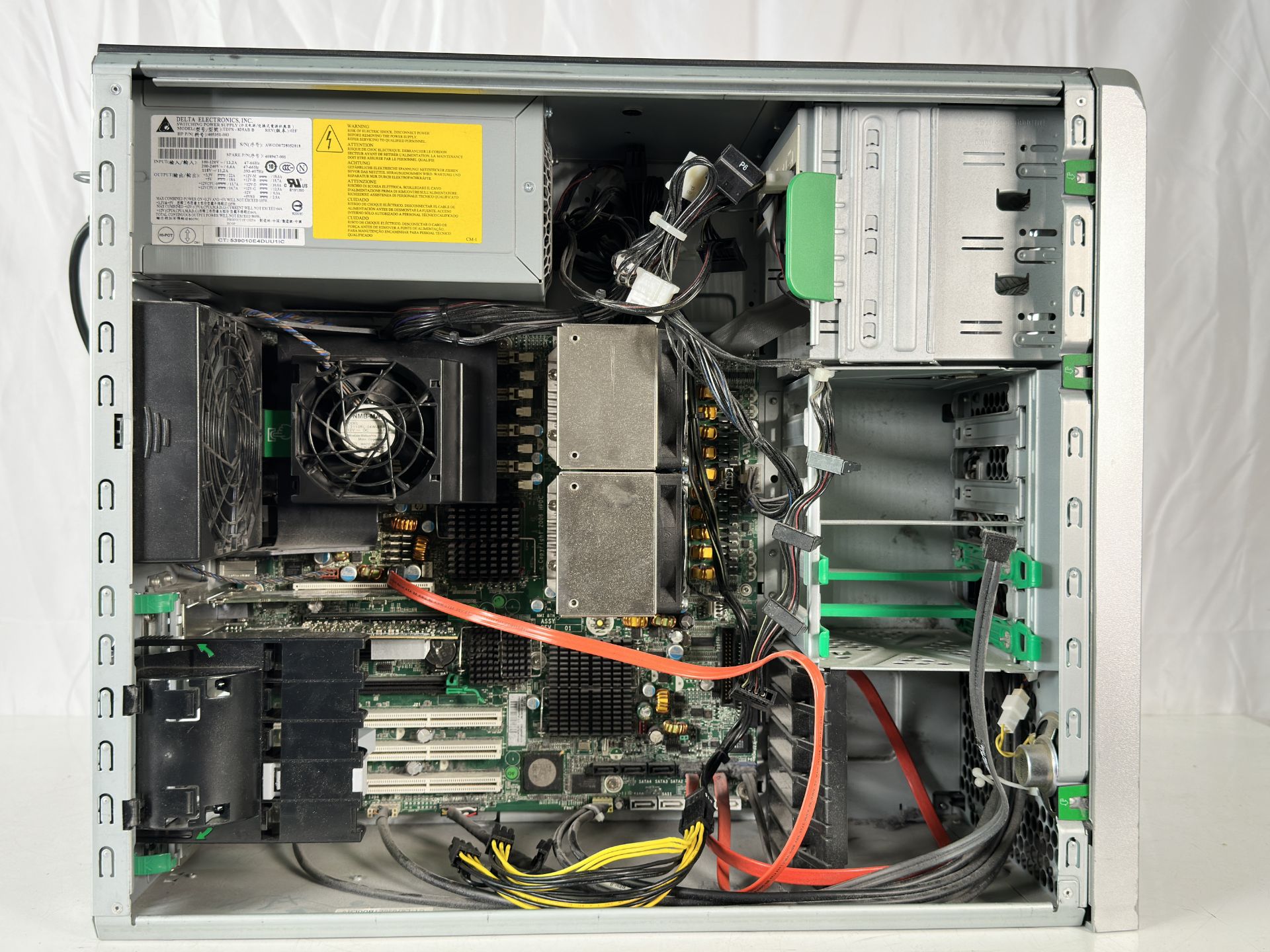 HP XW8400 Workstation (RAM and Drives Removed) - Image 2 of 6