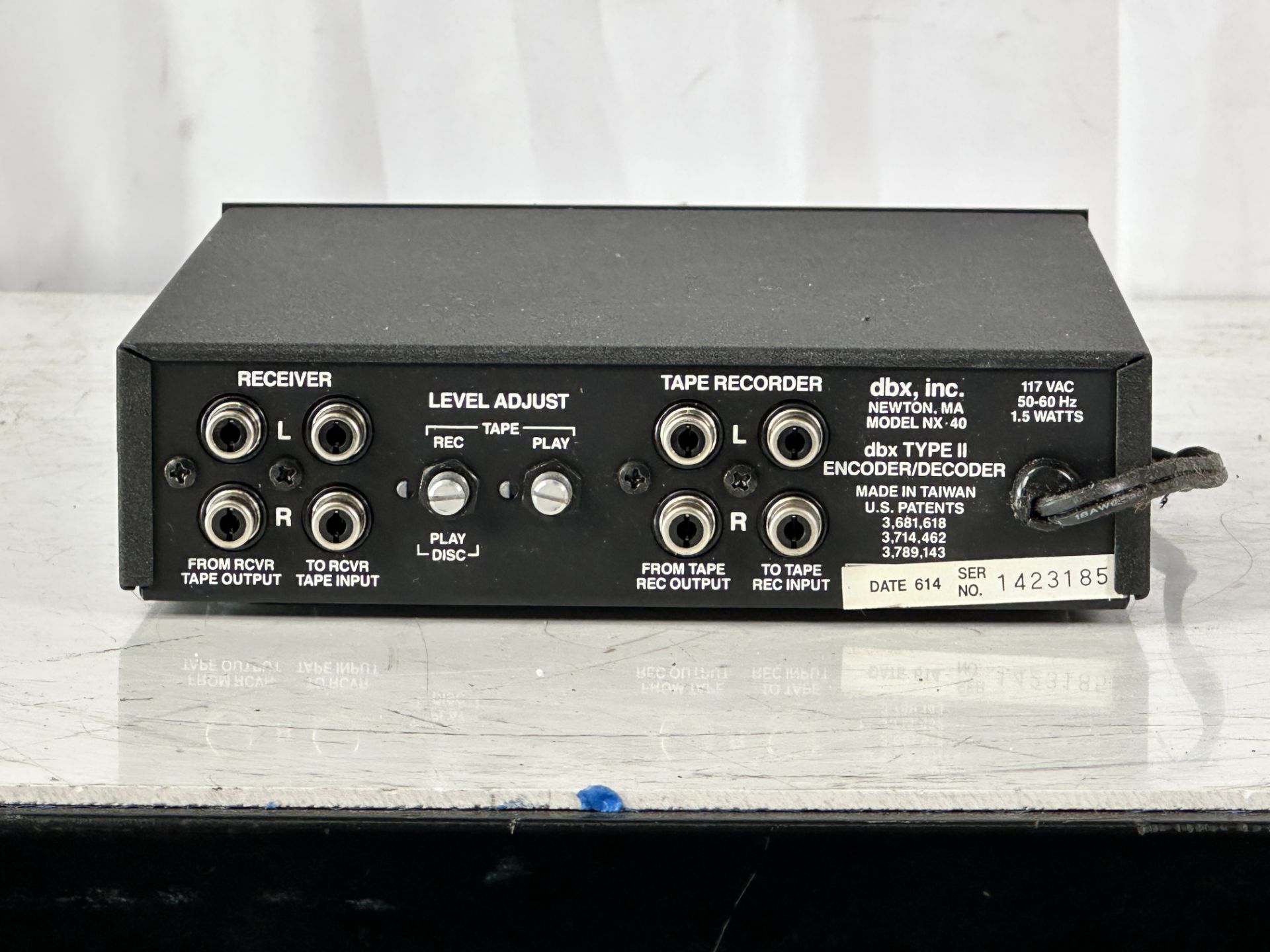 DBX NX-40 Noise Reduction System in Plastic in Original Box - Image 4 of 4