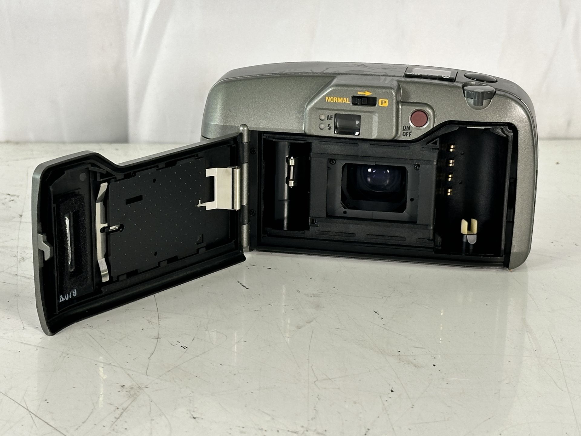 Lot of 4 Ricoh RZ-1050 35mm Autofocus Cameras New Old Stock - Image 9 of 9