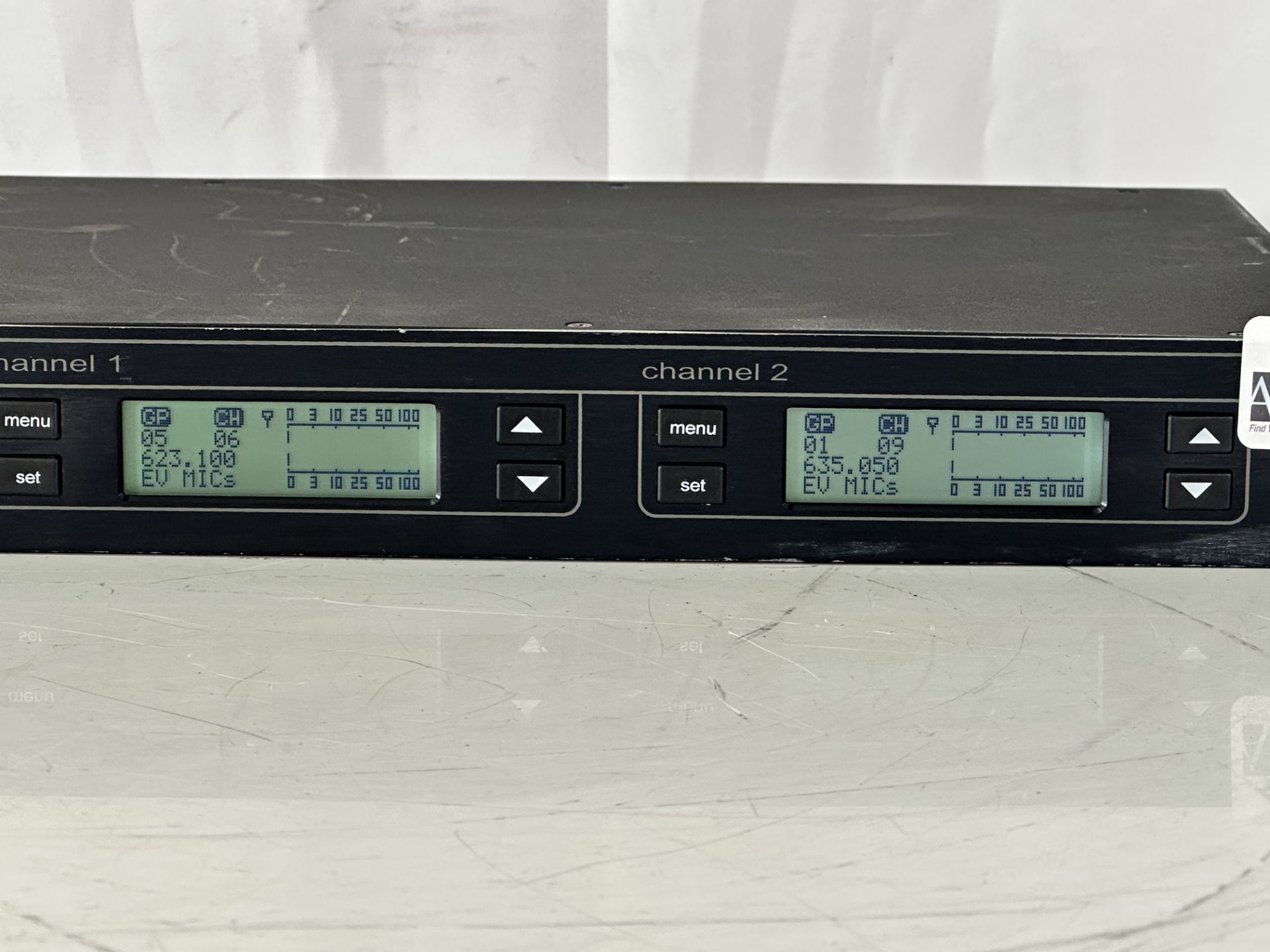Electro Voice REV-D Dual UHF Wireless Microphone System Band Receiver With Rack - Image 3 of 5