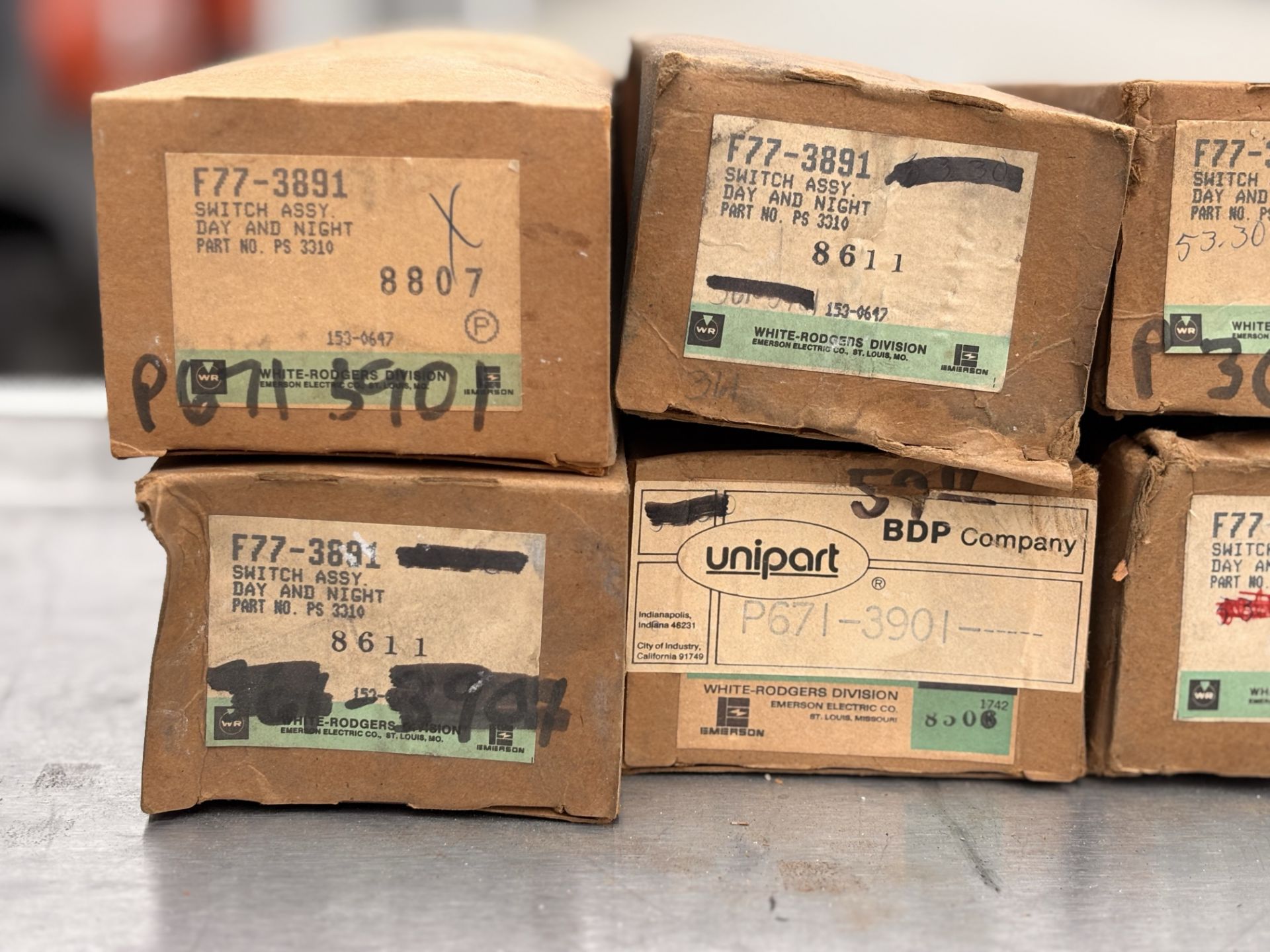 Lot of 6 White-Rodgers Automatic Pilot Switch F77-3891 New, Old Stock - Image 2 of 9