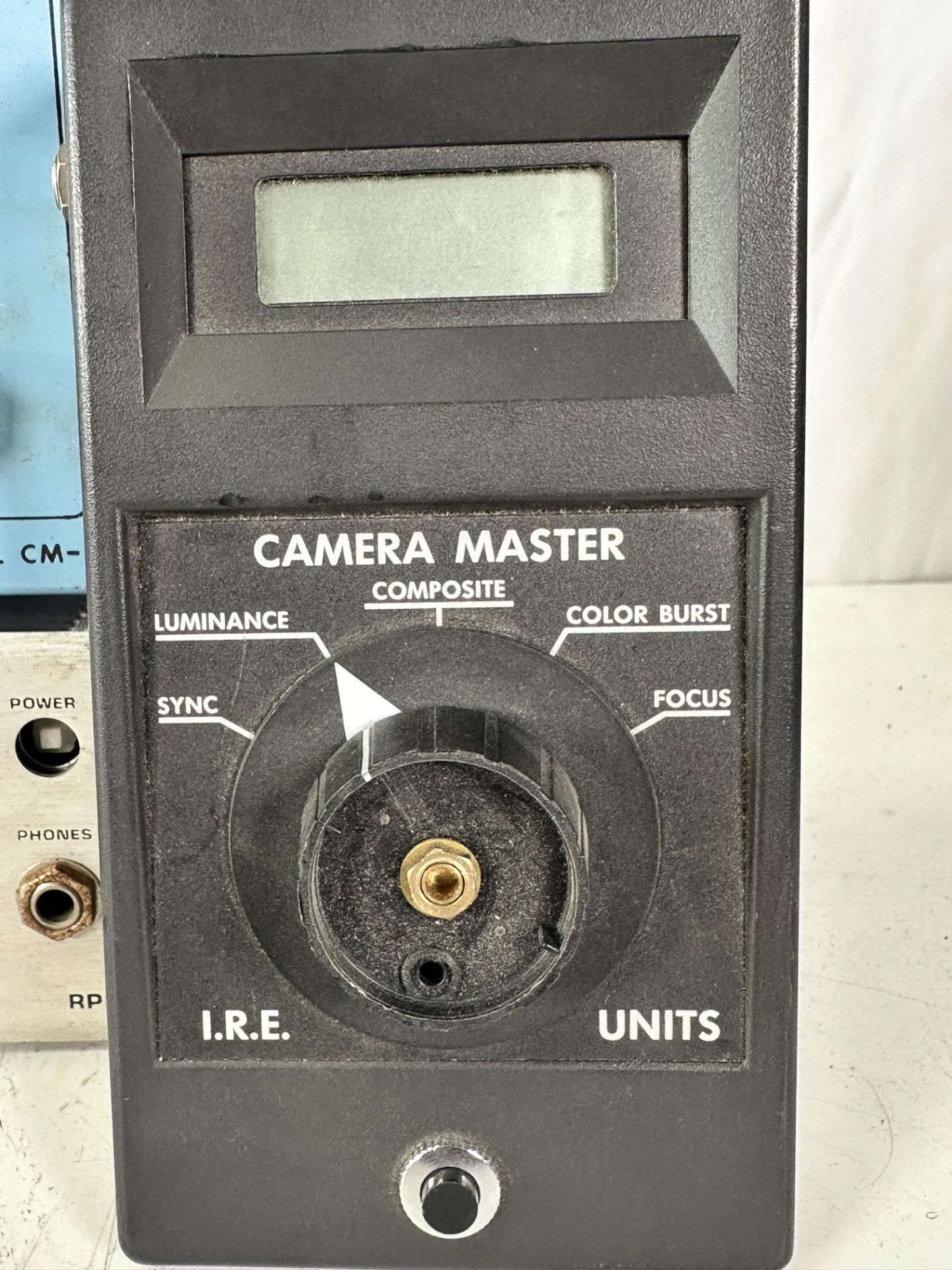 Mixed Lot: Pro Audio & Test Gear - Telex RP85, Behringer MiniCOM, Bogen CFC-1, Niles - Image 2 of 8