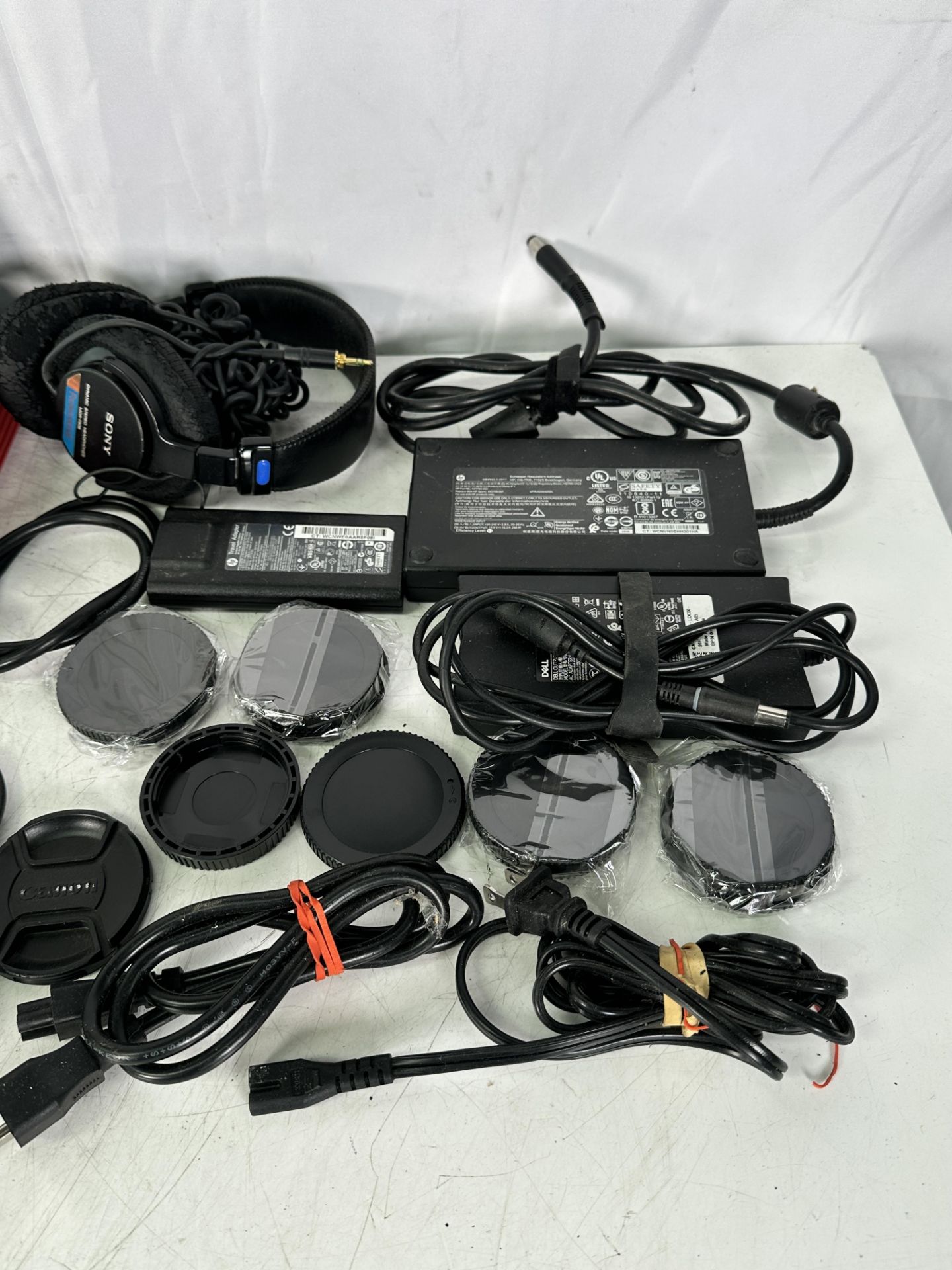Lot of Misc Power Supplies and Laptop Chargers including Dell, HP and more - Image 4 of 7