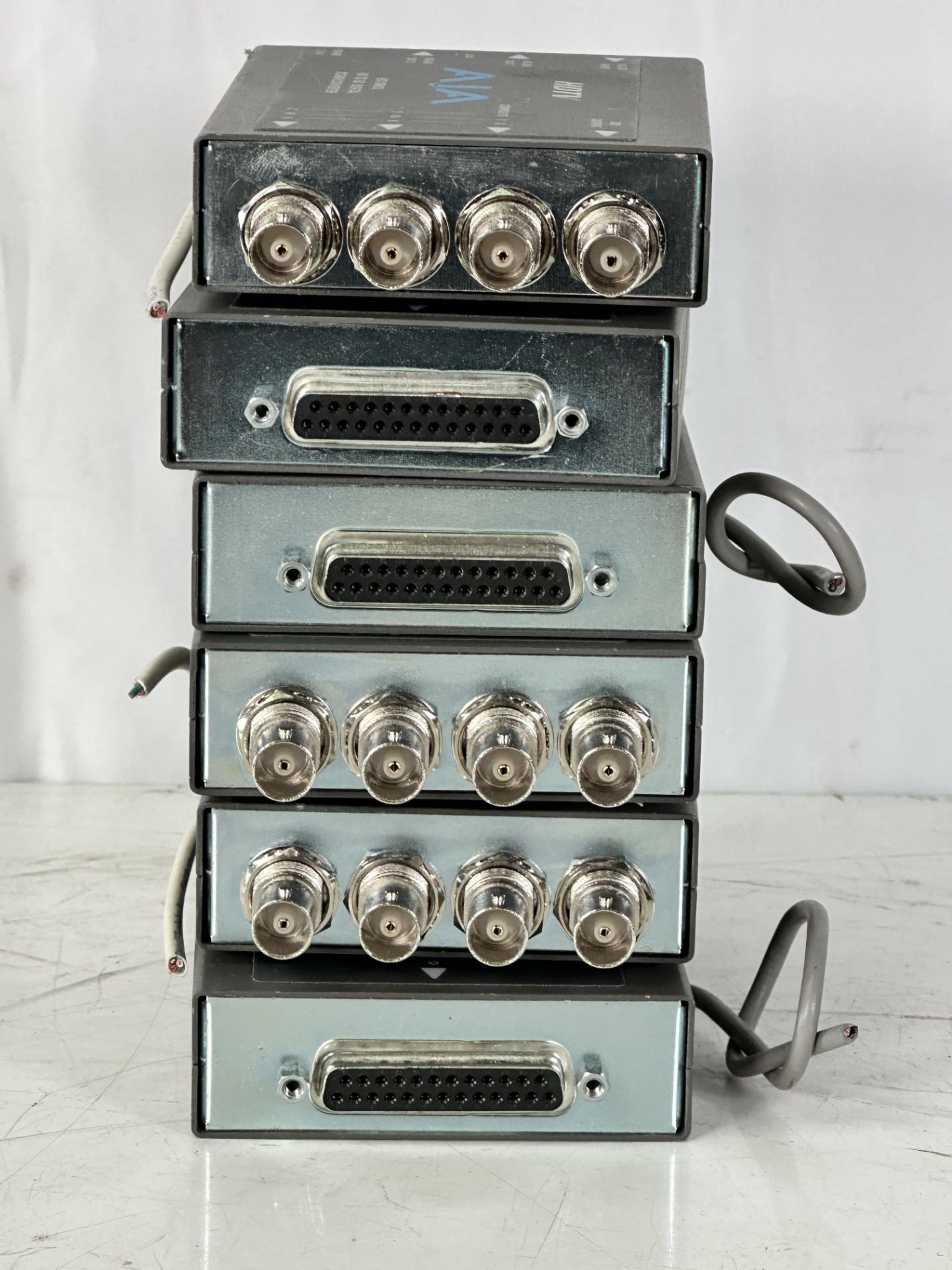 Lot of 6 AJA Converters: (3) AJA HD10MD3 HDSDI to Standard Definition Down Converter + (3) AJA HD10A - Image 2 of 9