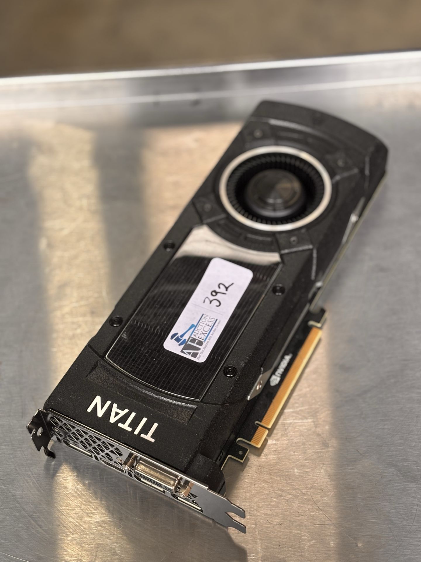 Nvidia Titan 12G-P4-2990-KR Graphics Card - Image 2 of 5