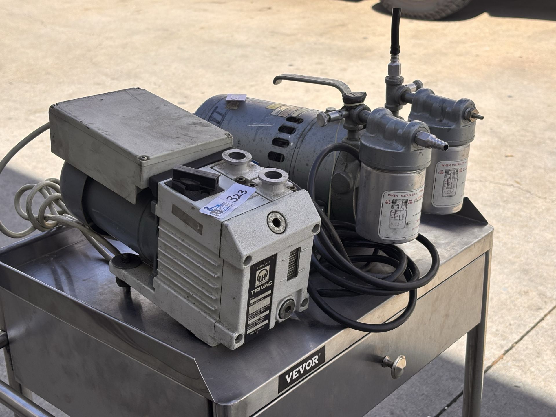 Lot of 2 Pumps Trivac D1, 6B + Gast Rotary Vane Vacuum Pump G180DX - Image 3 of 8