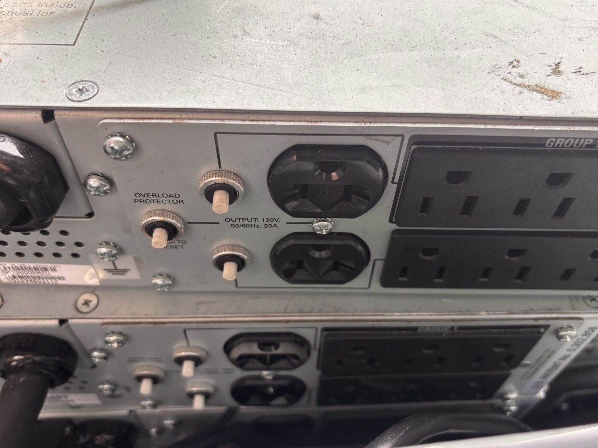 Lot of 2 APC SMT3000RM2U Smart-UPS 3000VA Rackmount UPS' w/ Schneider AP9640 Network Management Card - Image 5 of 13