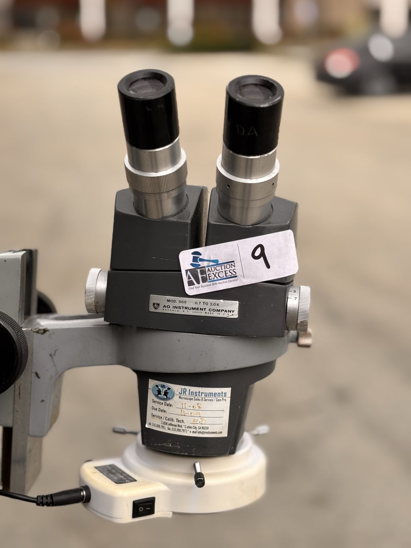 American Optical 569 Star Stereo Zoom Microscope w/ Arm, Base and Eyepieces - Image 12 of 20