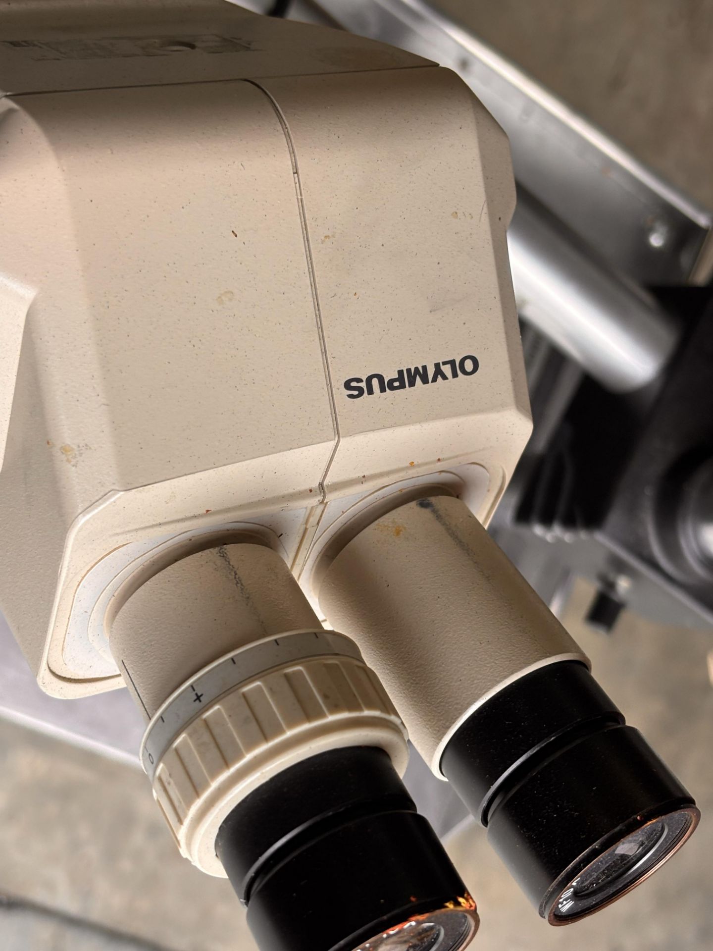 Olympus SZ40 Stereo Zoom Microscope w/ Arm, Base and Eyepieces - Image 4 of 9