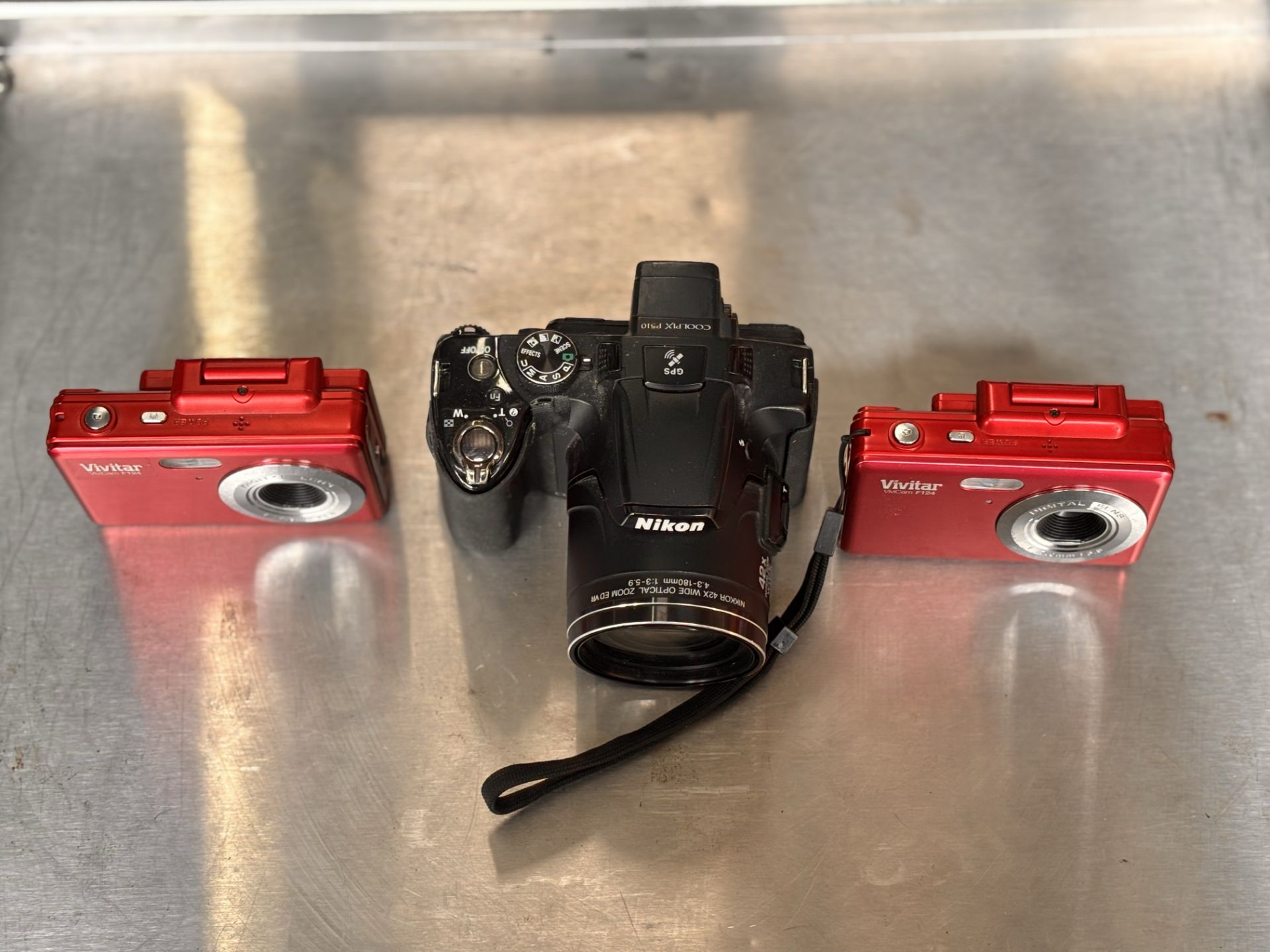 Lot of Digital Cameras including Nikon Coolpix P510, (2) Vivitar F124 Digital Cameras - Image 3 of 6