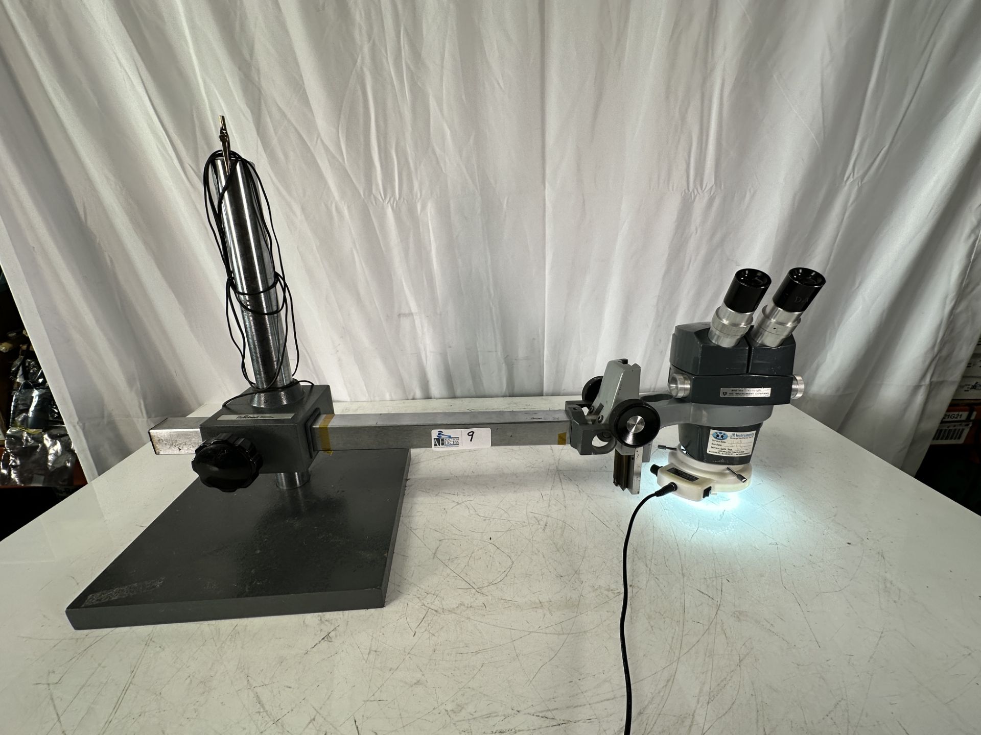 American Optical 569 Star Stereo Zoom Microscope w/ Arm, Base and Eyepieces - Image 3 of 20