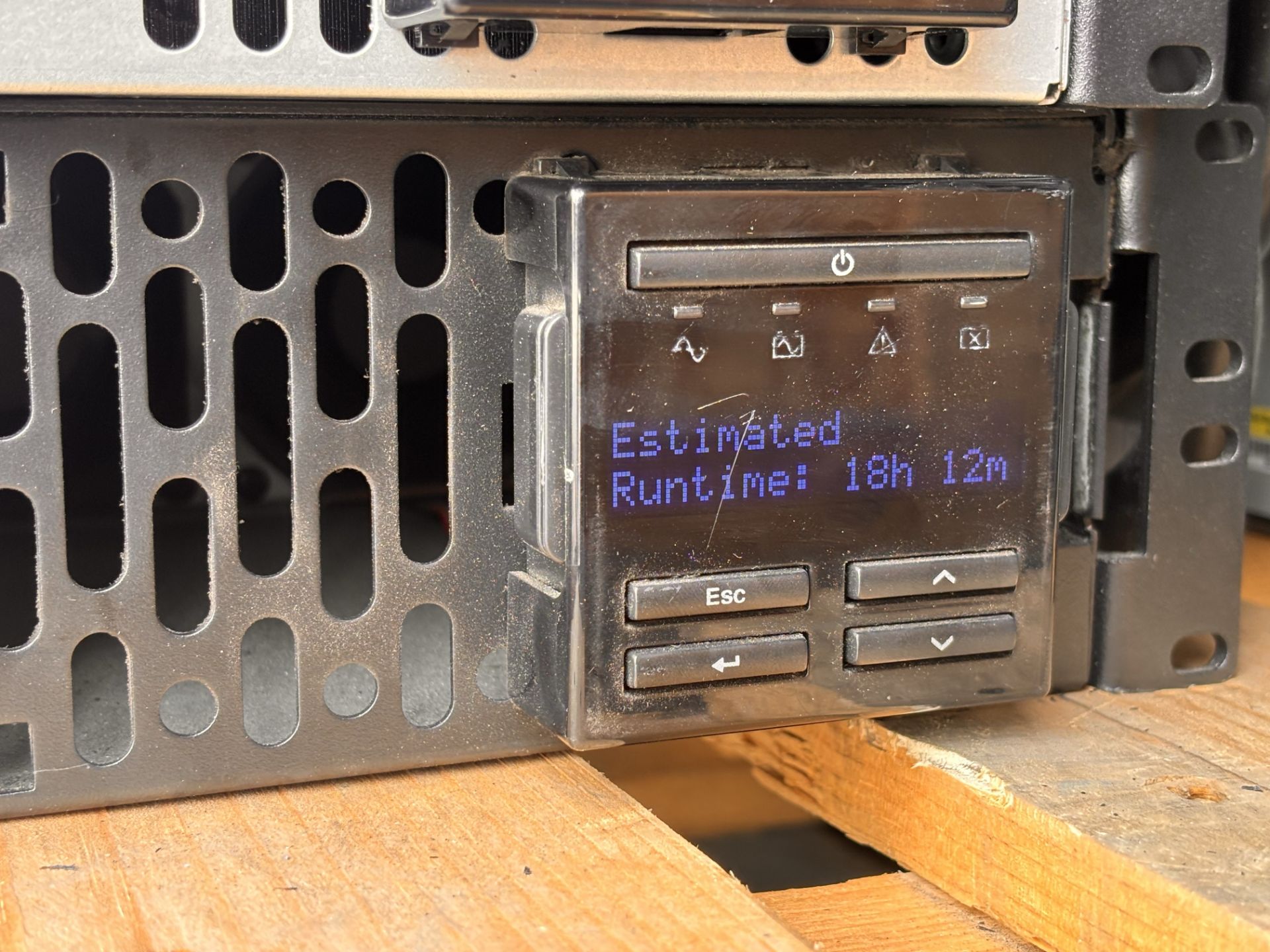 APC Smart X 3000 LV SMX3000RMLV2U Rack-mountable UPS w/ Schneider APC9641 Network Card - Image 6 of 13