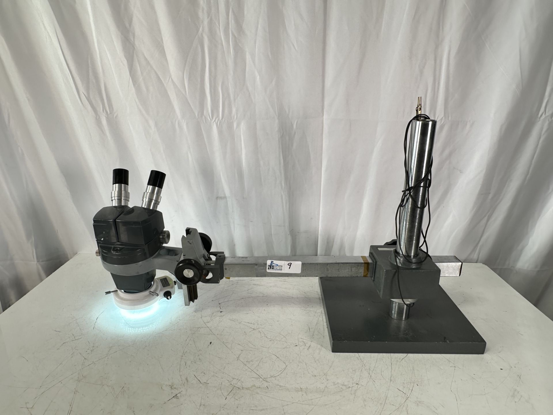 American Optical 569 Star Stereo Zoom Microscope w/ Arm, Base and Eyepieces