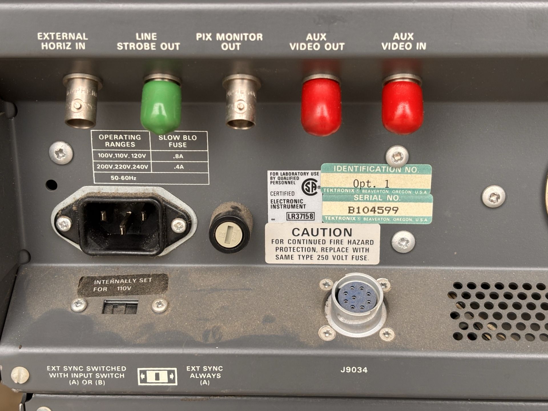 Lot of 2 Tektronix 1480R NTSC Waveform Monitors - Image 6 of 10