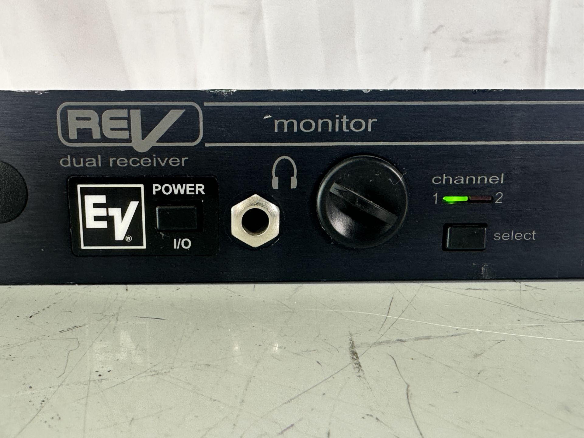 Electro Voice REV-D Dual UHF Wireless Microphone System Band Receiver With Rack - Image 2 of 4