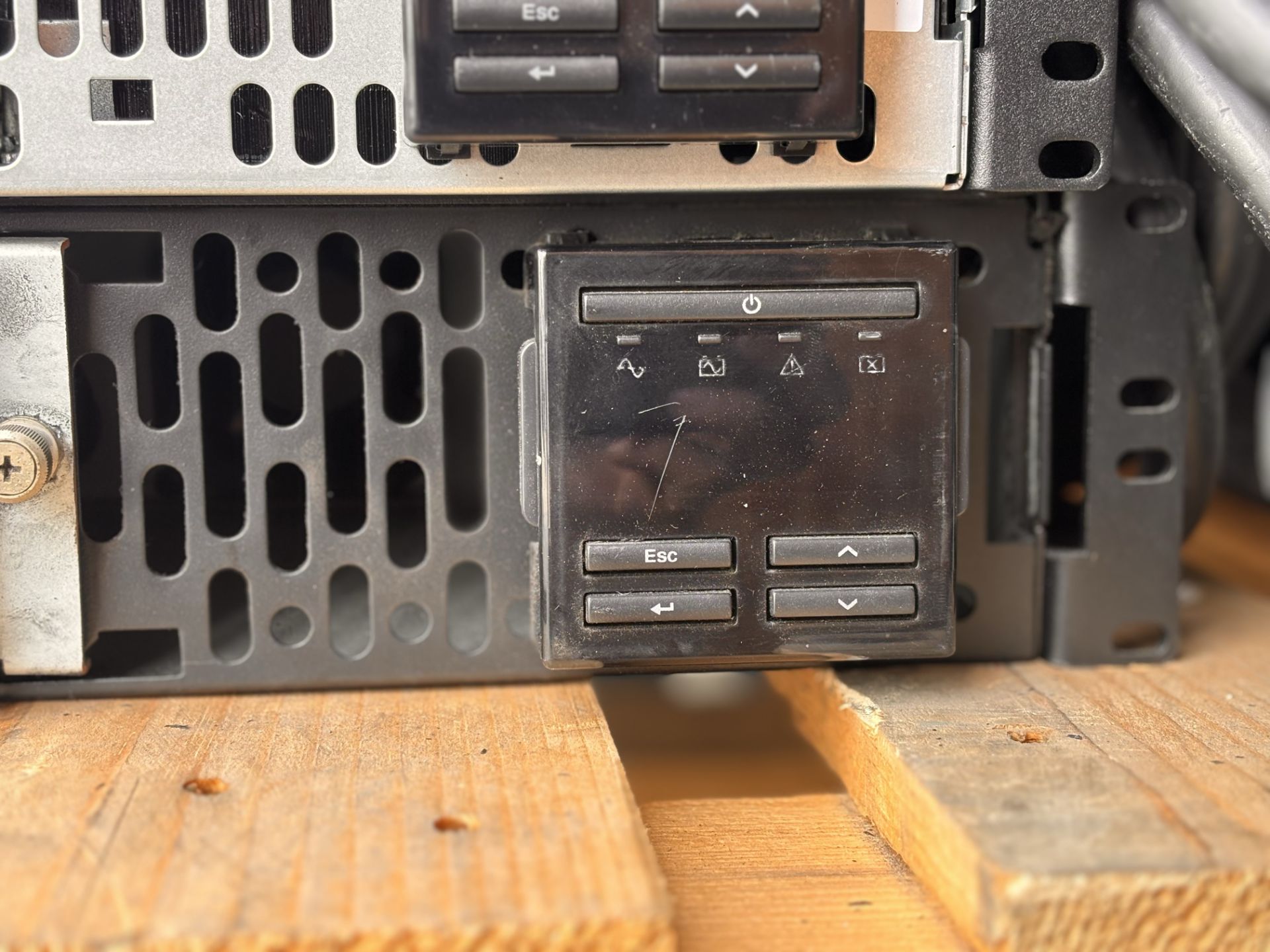 APC Smart X 3000 LV SMX3000RMLV2U Rack-mountable UPS w/ Schneider APC9641 Network Card - Image 2 of 13