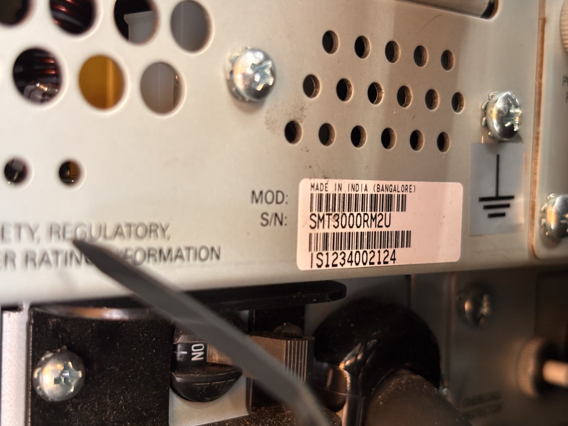 Lot of 2 APC SMT3000RM2U Smart-UPS 3000VA Rackmount UPS' - Image 8 of 9