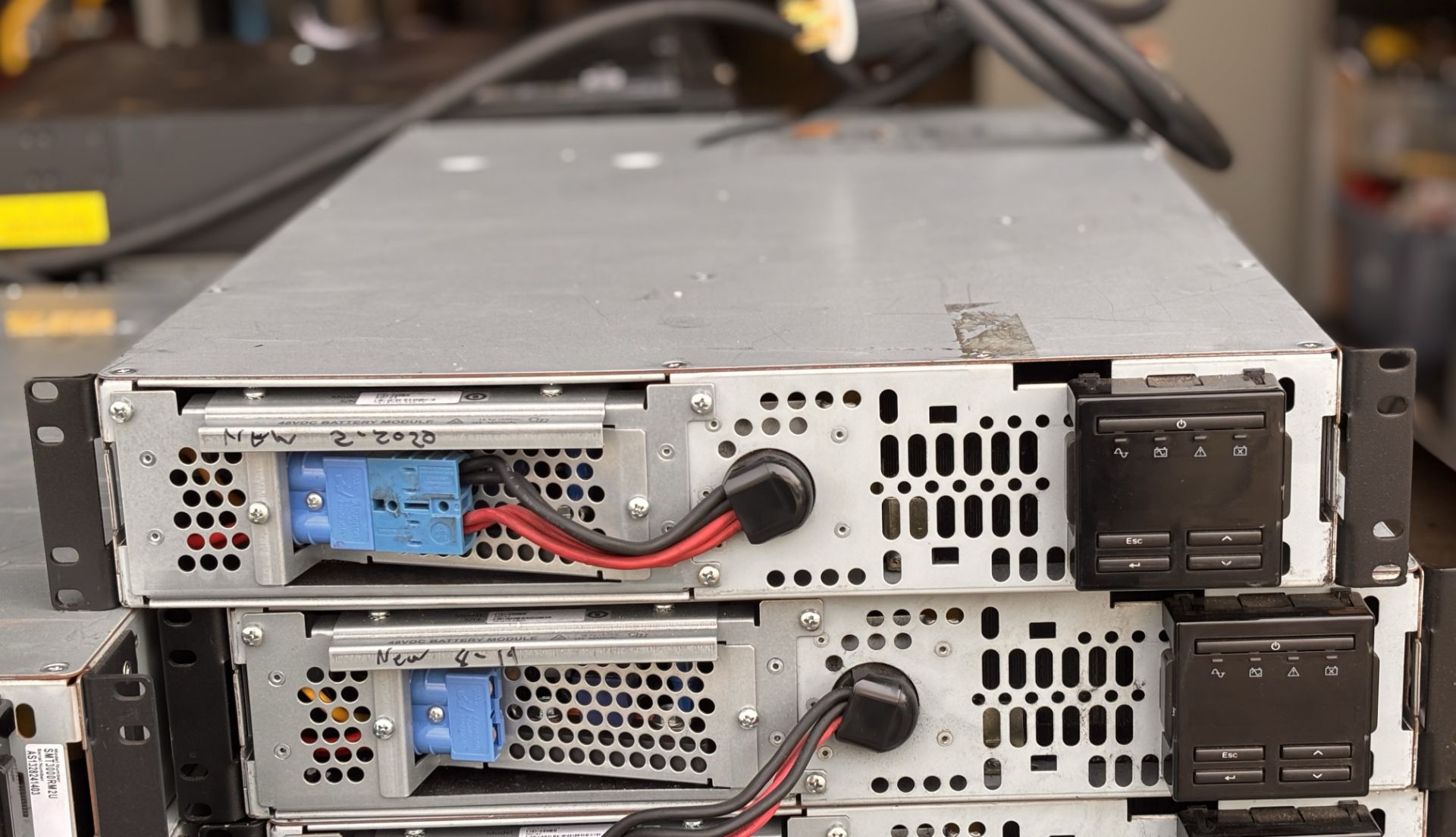 Lot of 2 APC SMT3000RM2U Smart-UPS 3000VA Rackmount UPS' w/ Schneider AP9640 Network Management Card