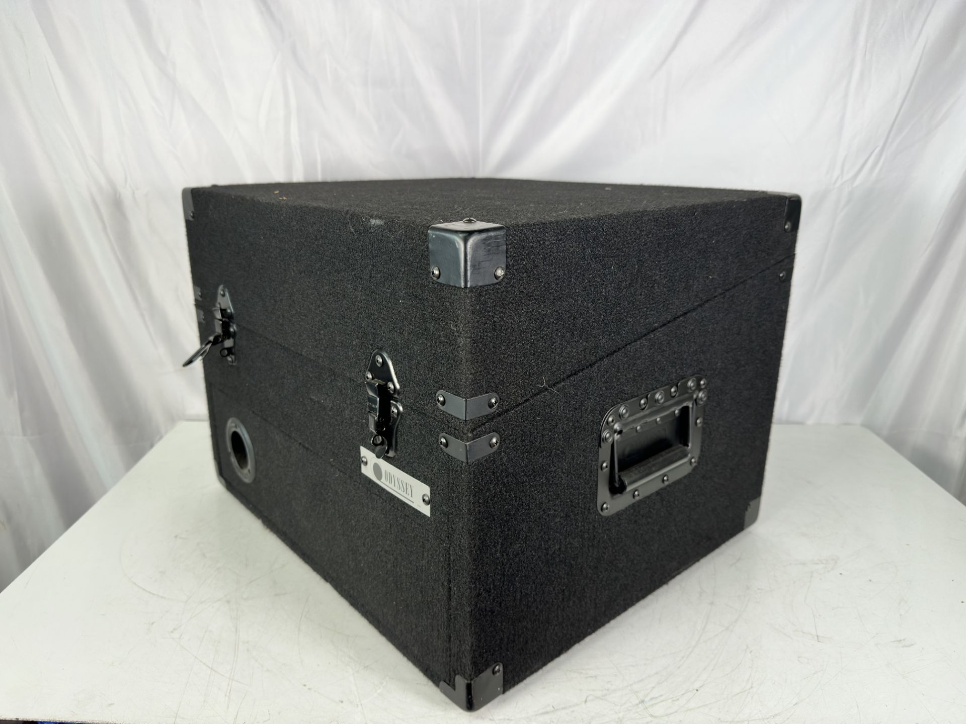 Odyssey CXC902 Carpeted 9U Angled Combo Rack Case - Image 4 of 6