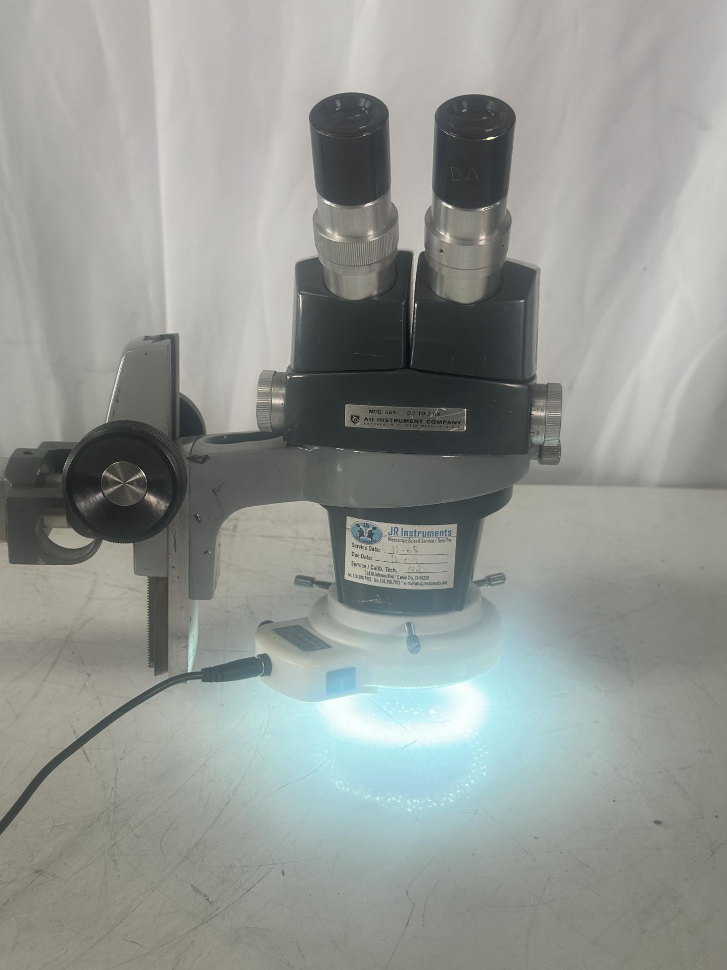 American Optical 569 Star Stereo Zoom Microscope w/ Arm, Base and Eyepieces - Image 5 of 20