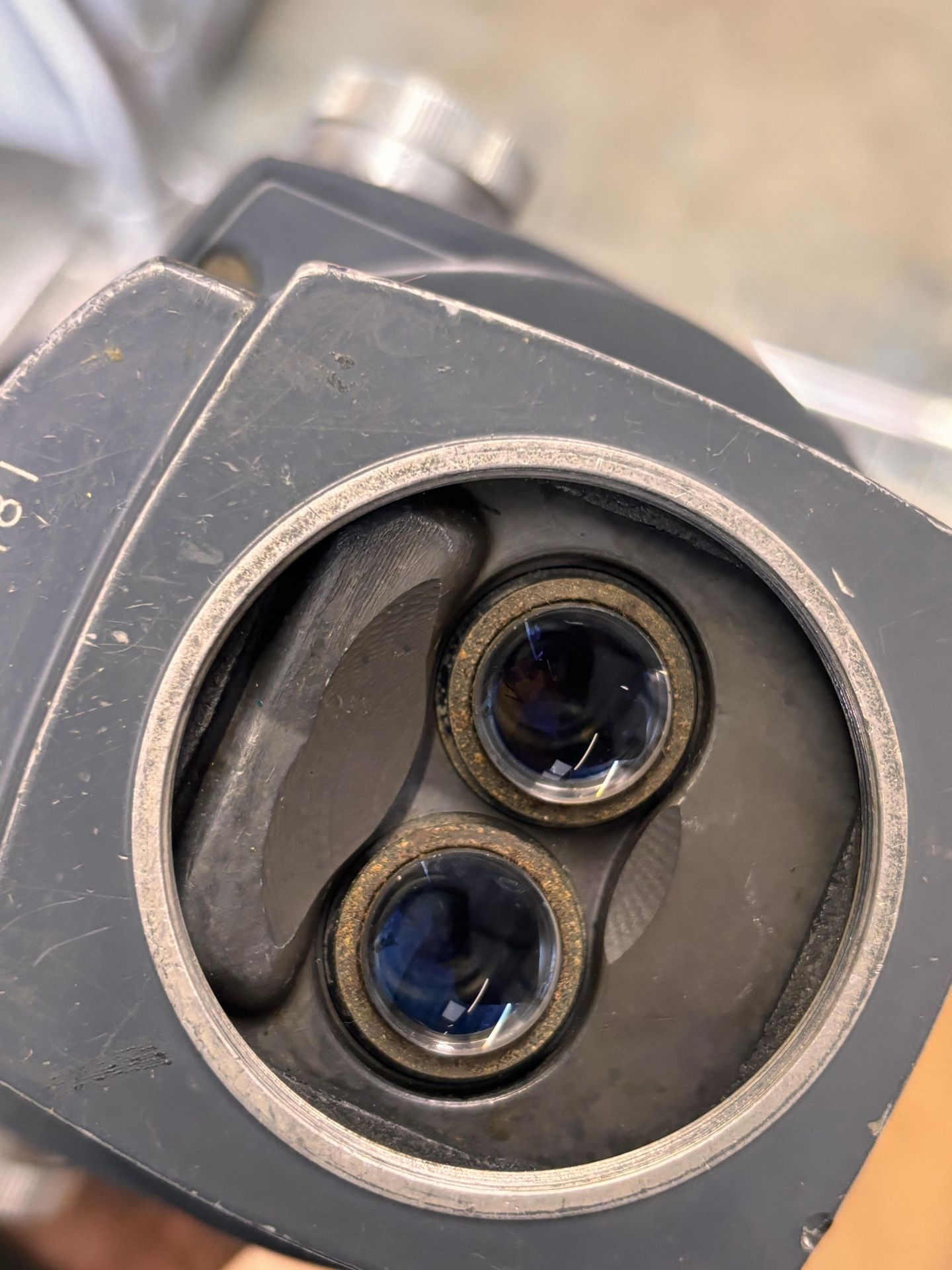 American Optical Microscope Lot: Including AO 580 Stereo Zoom, Arm, Base w/ WF10x/18 Eyepieces + Ame - Image 11 of 12