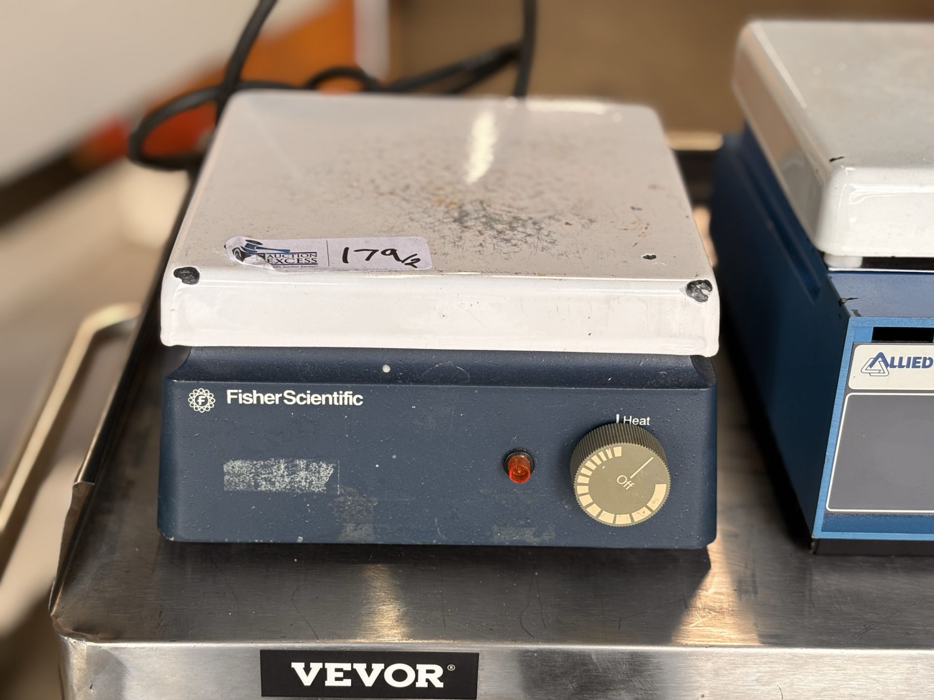 Lot of 2 Fisher Scientific Hot Plates including Fisher Scientific Thermix 300T, Fisher Scientific 11 - Image 3 of 8