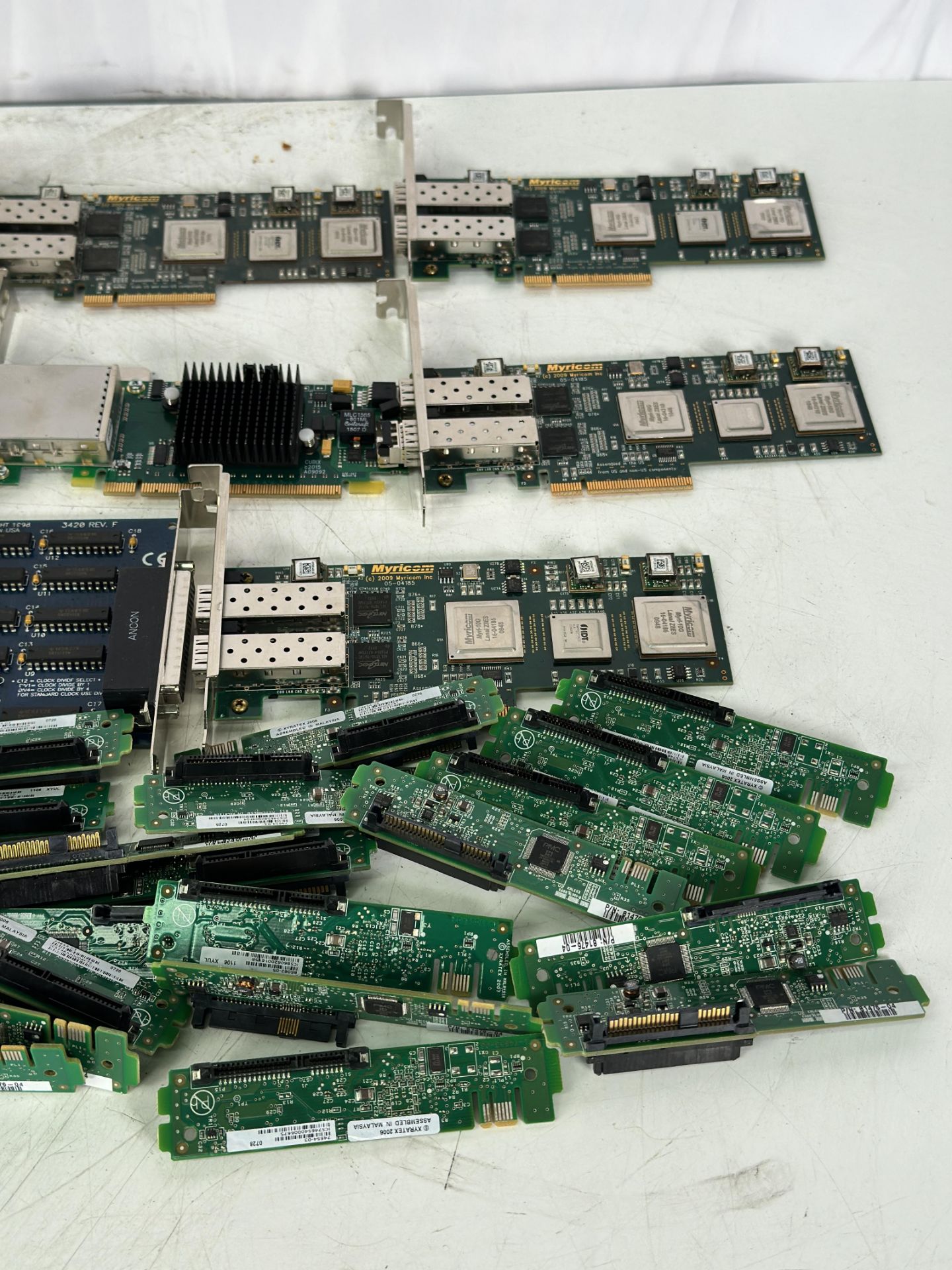 Large Lot of PciE Cards w/ Periphals including Card Readers, RS-232 Converters etc - Image 8 of 13