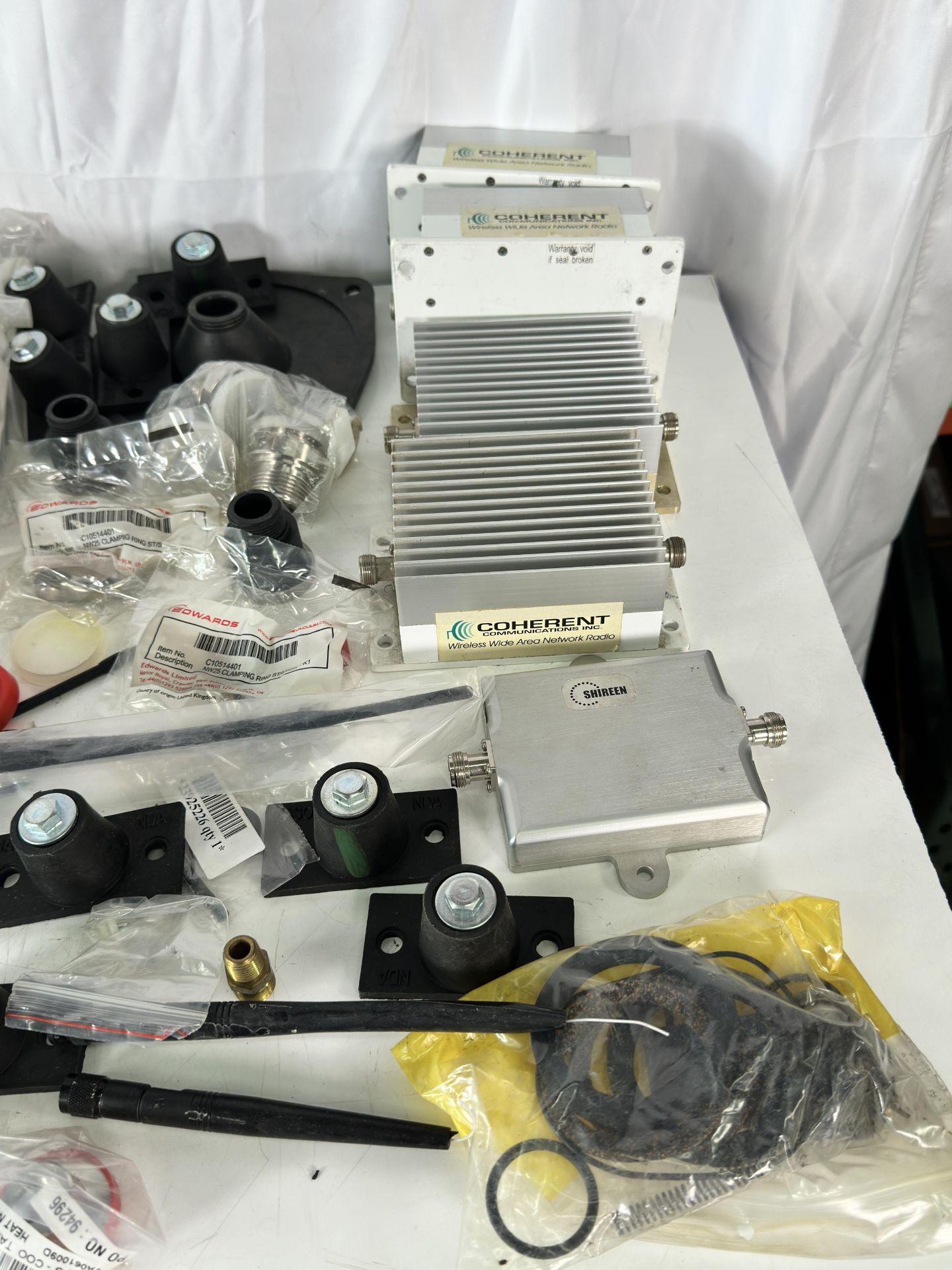 Industrial RF Lot: Coherent 5.8GHz 1W Radios, 5W Amplifier & 2.4GHz Antenna and more - Image 4 of 7
