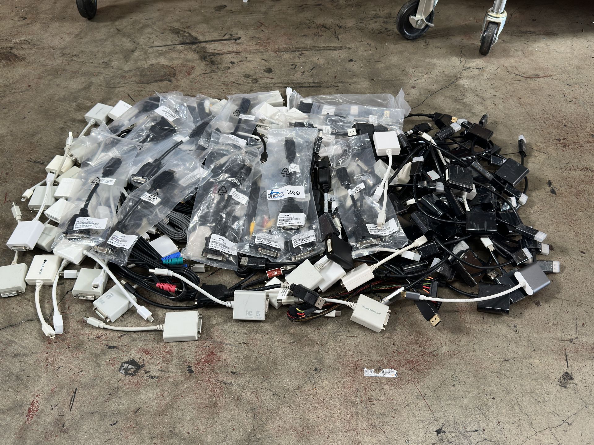 Large Lot of PciE Cards w/ Periphals including Card Readers, RS-232 Converters etc - Image 4 of 13