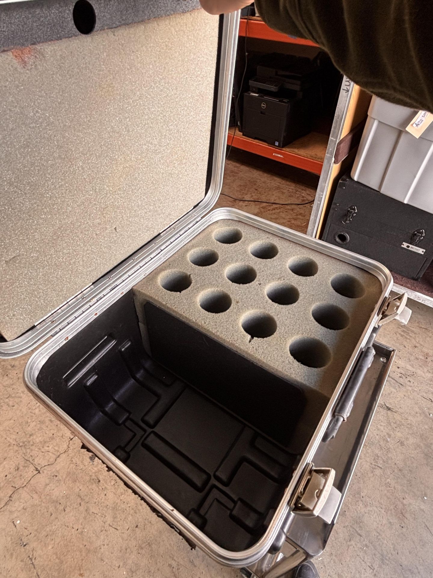 Shure Hard Case w/ Foam Internal Dimensions Approx 17x13x8 - Image 4 of 5