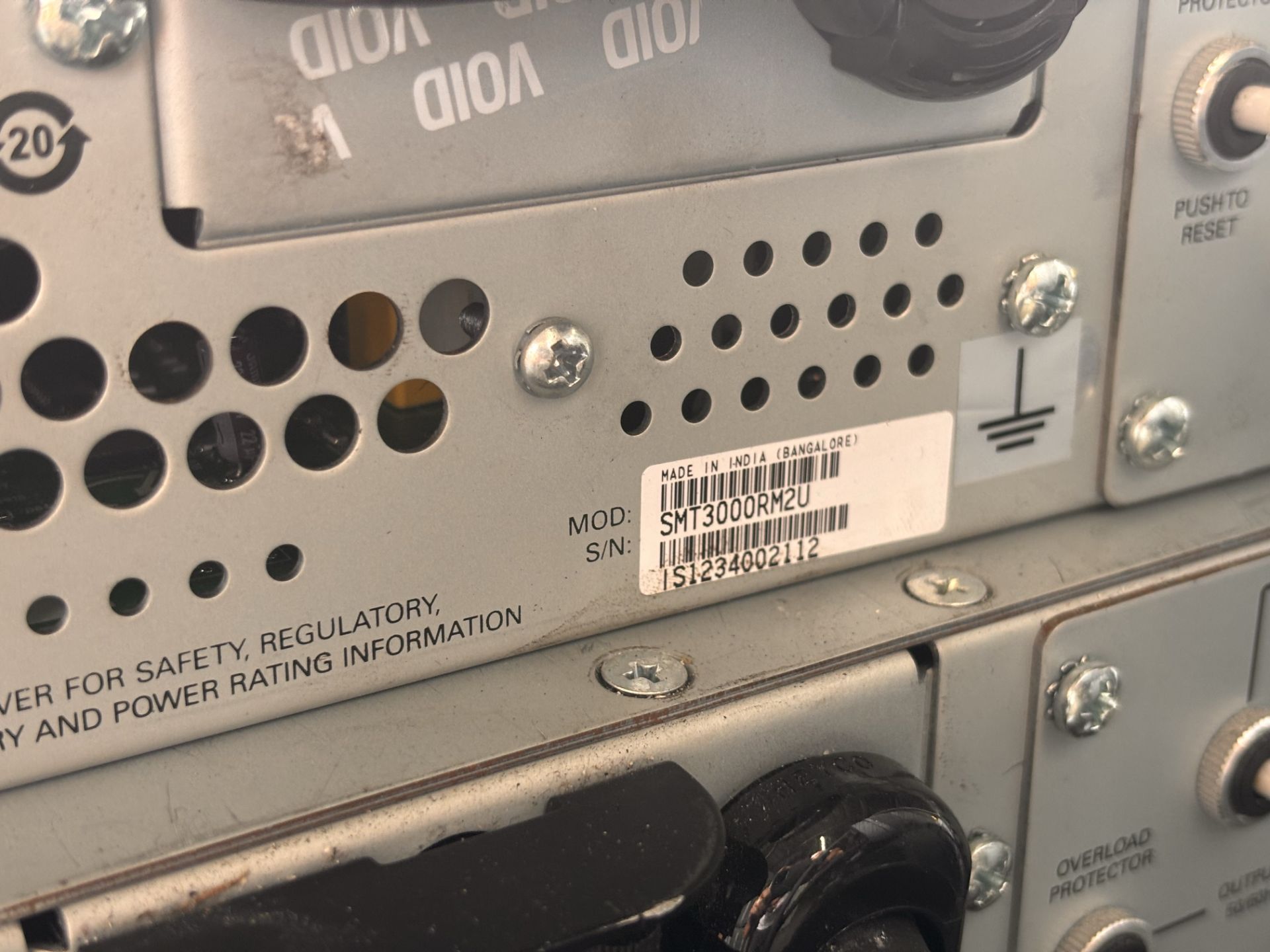 Lot of 2 APC SMT3000RM2U Smart-UPS 3000VA Rackmount UPS' w/ Schneider AP9640 Network Management Card - Image 12 of 13