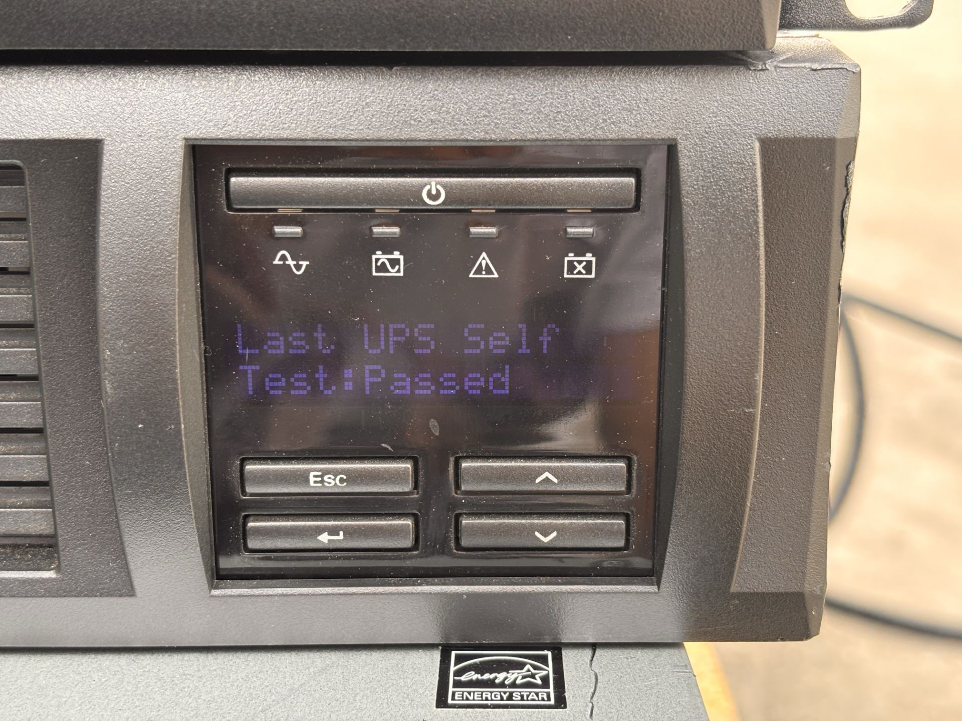 APC SMT3000RM2U Smart-UPS 3000VA Rackmount UPS w/ Schneider AP9640 Network Management Card 3 - Image 8 of 10