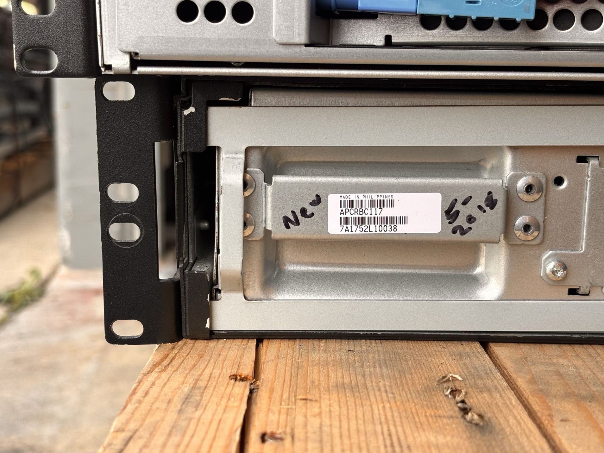 APC Smart X 3000 LV SMX3000RMLV2U Rack-mountable UPS w/ Schneider APC9641 Network Card