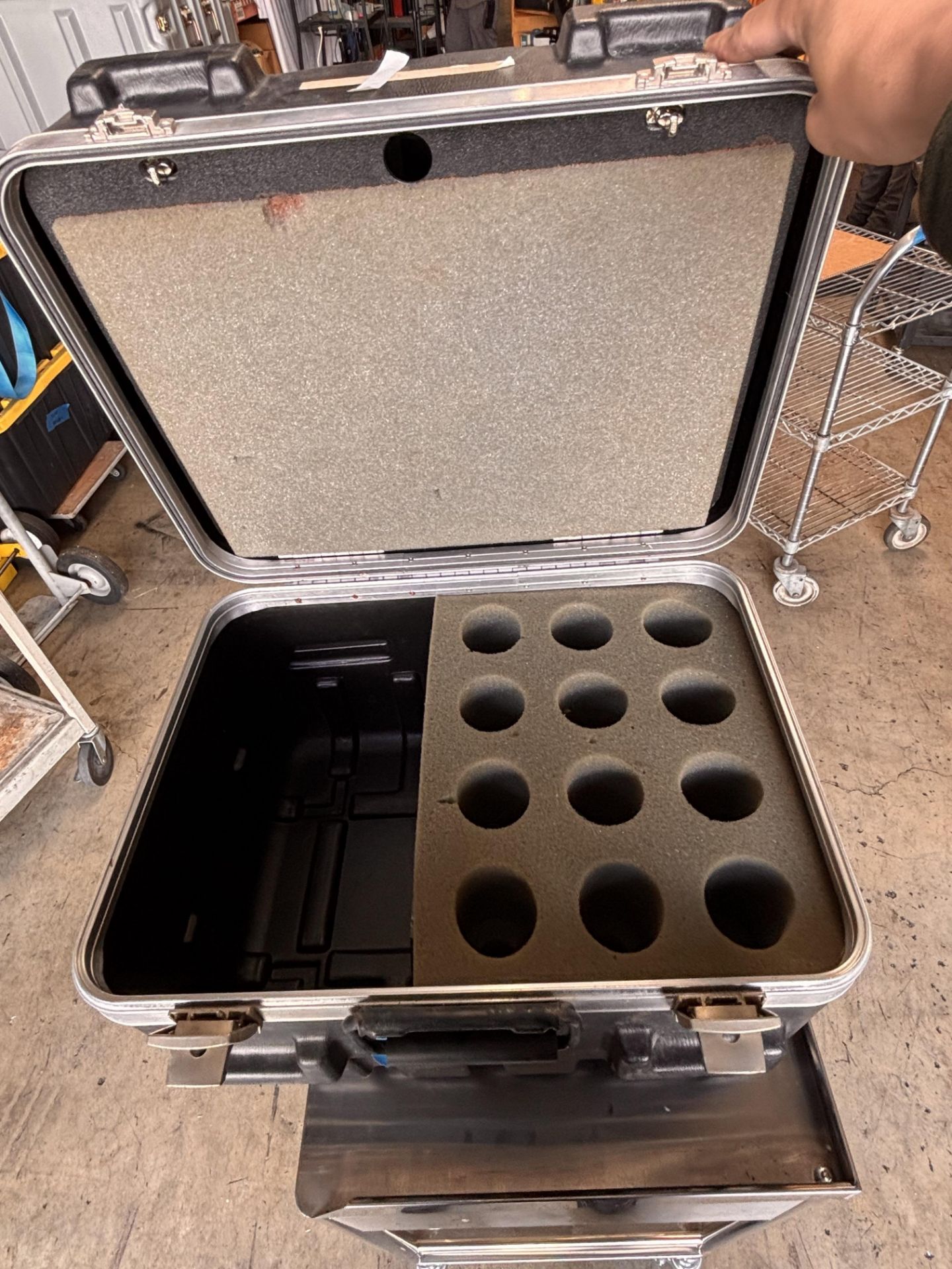 Shure Hard Case w/ Foam Internal Dimensions Approx 17x13x8 - Image 3 of 5
