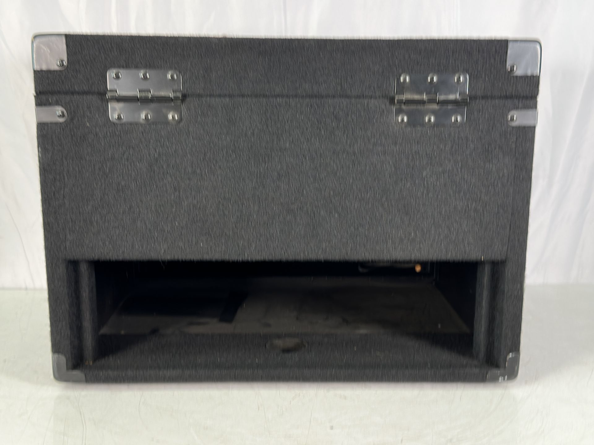 Odyssey CXC902 Carpeted 9U Angled Combo Rack Case - Image 5 of 6