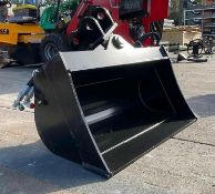( 1 ) UNUSED 2026 TILTING BUCKET ATTACHMENT FOR EXCAVATOR, APPROX 24in, FITS 1-3TON EXCAVATOR