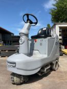 NILFISKADVANCE FLOOR BURNISHER MODELADVOLUTION 271; P/N 56422000; RIDE ON; ELECTRIC; RUNS AND