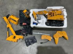 ( 1 ) UNUSED DIE-CAST 2.4G HZ 8CHANNEL REMOTE TOY EXCAVATOR & ( 1 ) UNUSED UNUSED TOY SIMULATION