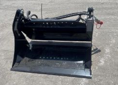 UNUSED 2025 GIYI 4-IN-1 BUCKET ATTACHMENT MODEL GY-XKH39F FOR MINI SKID STEER, APPROX 39in