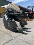 UNUSED MINI EXCAVATOR BUCKET ATTACHMENT WITH TEETH, APPROX 8in, EXTRA TEETH INCLUDED