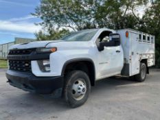2020 CHEVROLET SILVERADO 3500HD UTILITY TRUCK W/ AIR COMPRESS AND LIFT GATE ATTACHED, MISSING CAT