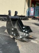 MINI EXCAVATOR BUCKET ATTACHMENT WITH TEETH, 7 IN