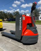 TOYOTA PALLET JACK MODEL 8HBW23, ELECTRIC, 24V, MAX CAPACITY 4500LBS