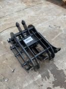 ( 1 ) UNUSED MINI GRAPPLE ATTACHMENT FOR MINI EXCAVATOR